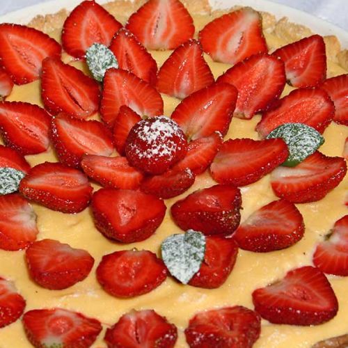 tarta z truskawkami i kremem