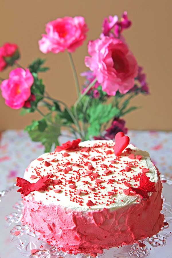 różowy torcik urodzinowy