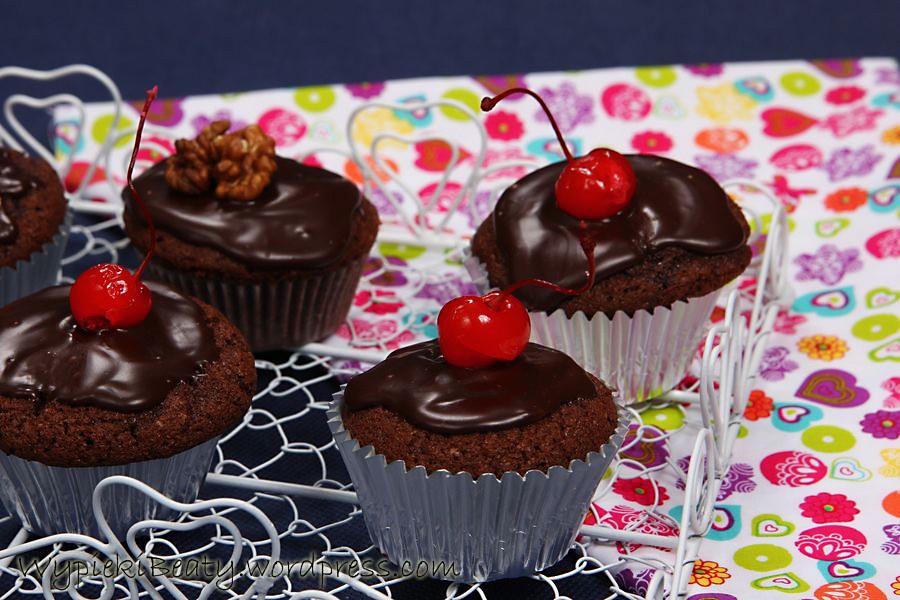 babeczki czekoladowe devil's food cupcakes