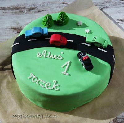tort z autami