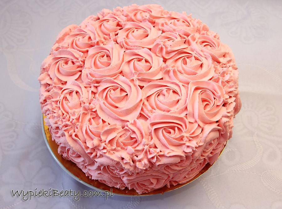 Różany tort urodzinowy