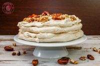 tort bezowy daquoise