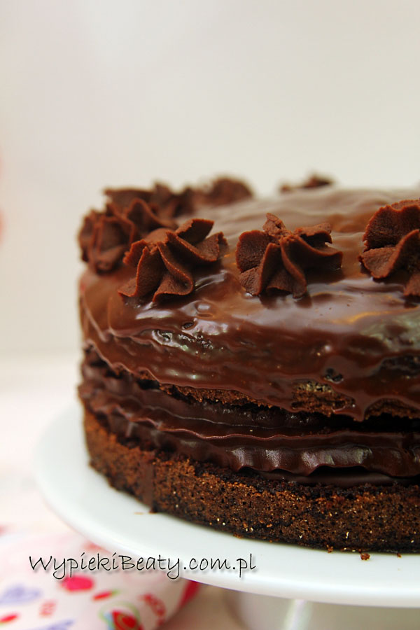 czekoladowy tort z bezą