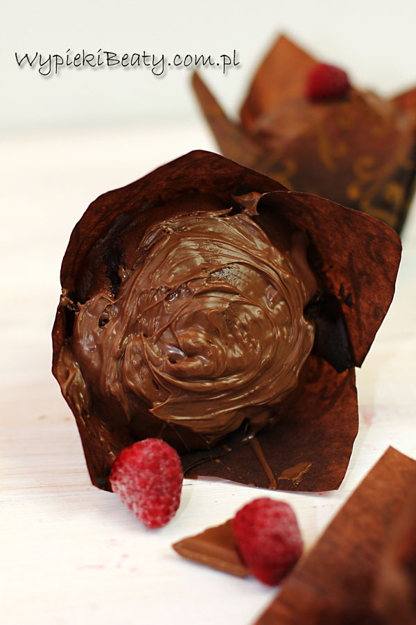 mocno czekoladowe babeczki czekoladowe z malinami