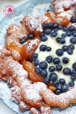 funnel cake naleśnik gigant z jagodami