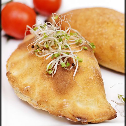 calzone, pierożki, włoska kuchnia, pizza calzone