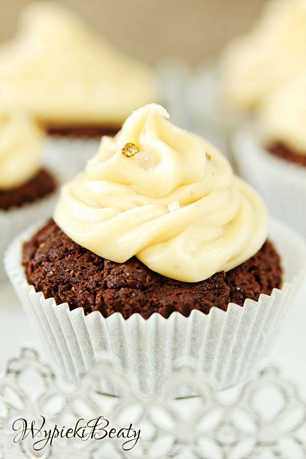 dark chocolate brownie with salted caramel frosting