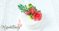 tort z bukietem róż facebook