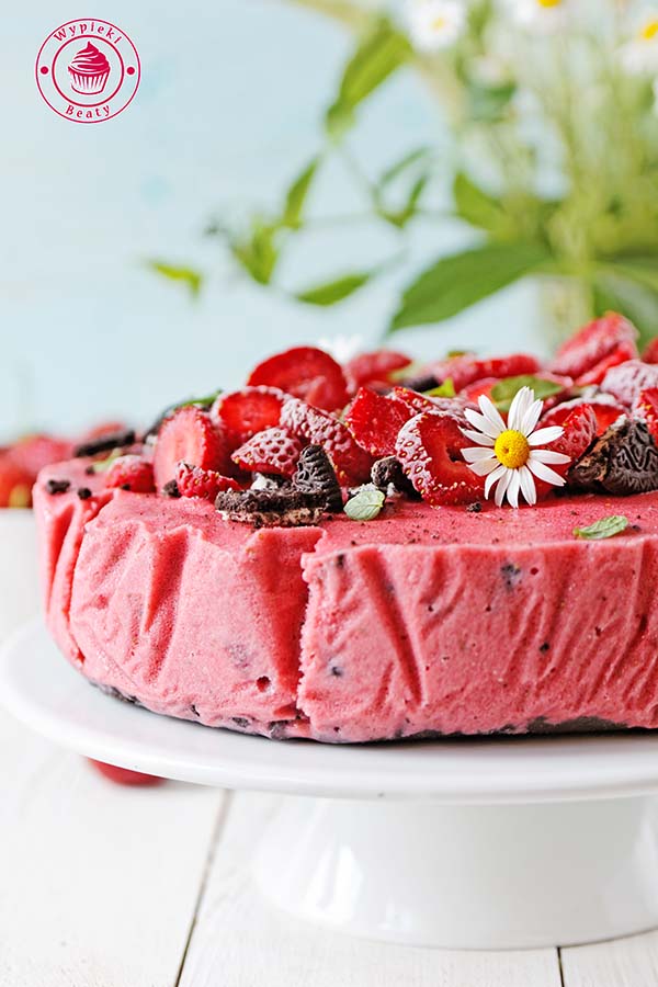 Truskawkowy tort mrożony przepis