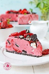 strawberry frozen cake