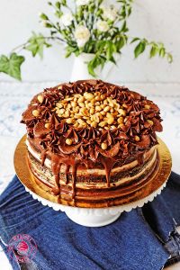 czekoladowy tort urodzinowy