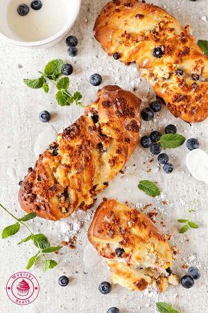 drożdżówki z jagodami