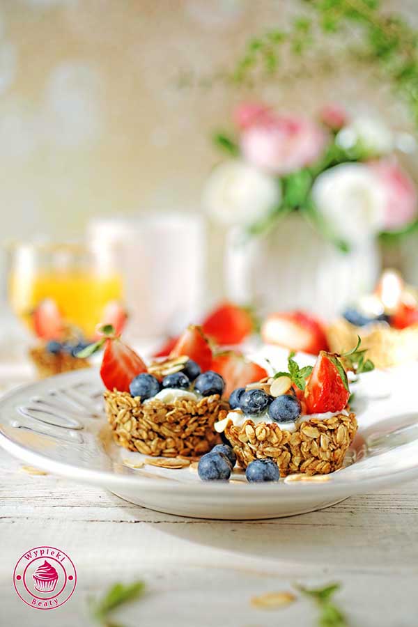 granola cups with berries
