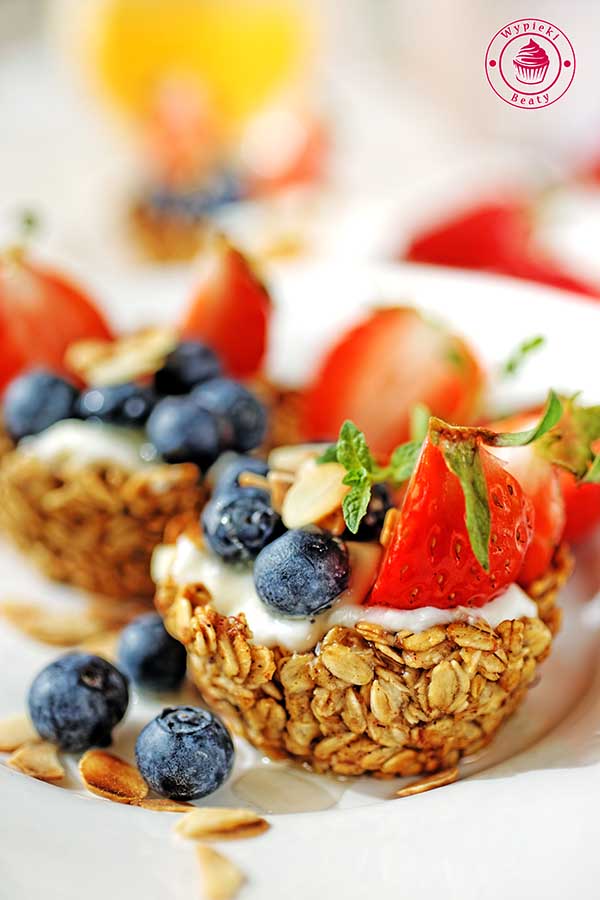 zdrowe śniadanie z owocami