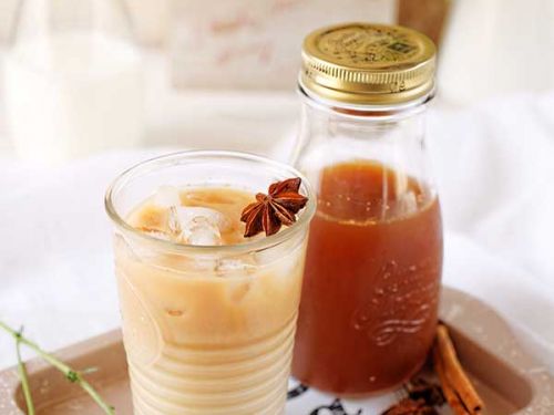 domowa ice tea z korzennymi przyprawami jak kawa ze starbucksa