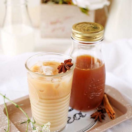 domowa ice tea z korzennymi przyprawami jak kawa ze starbucksa