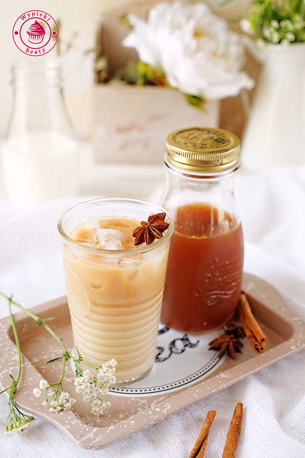 domowa ice tea z korzennymi przyprawami jak kawa ze starbucksa