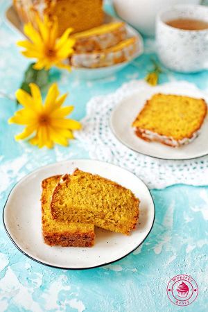 prosta i wilgotna babka z owocami i mango