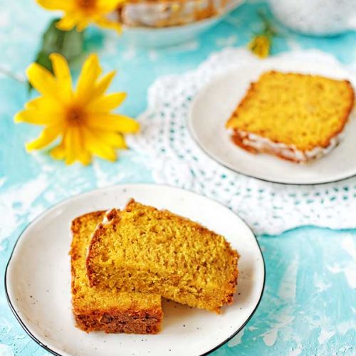 prosta i wilgotna babka z owocami i mango