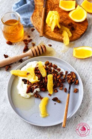 domowa granola z orzechami i migdałami