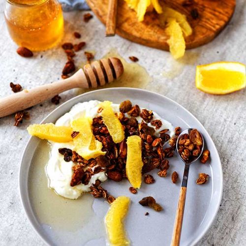 domowa granola z orzechami i migdałami