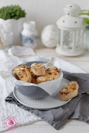 cantucci z migdałami i żurawiną