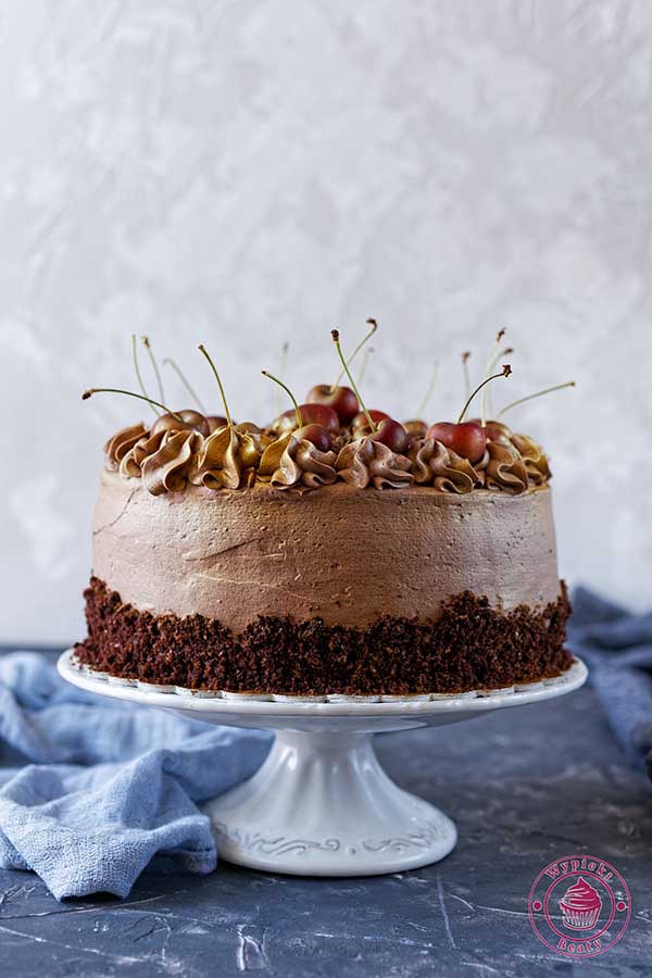 tort czekoladowy z czekoladowym kremem