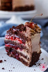 tort czekoladowy z wiśniami