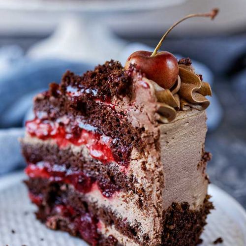 tort czekoladowy z wiśniami