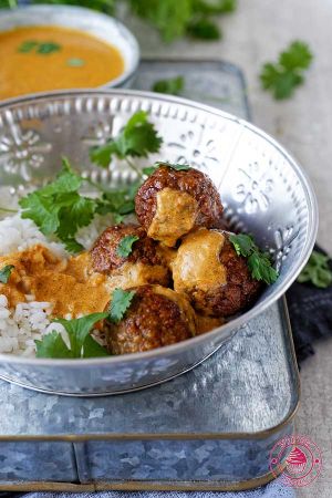 pieczone klopsy z sosem butter chicken