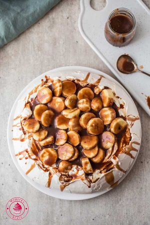 beza pavlova z bananami i toffee