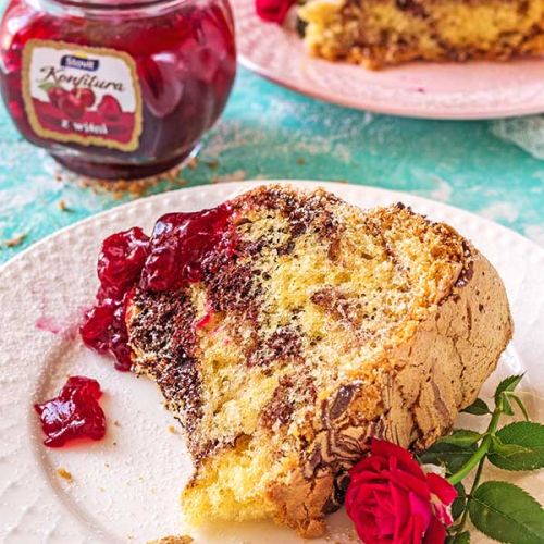 łaciata babka z wiśniami