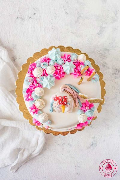 urodzinowy tort z jednorożcem