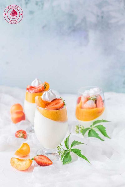 jogurtowa panna cotta z morelami