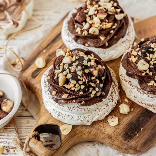 bezy pavlova z kremem czekoladowym