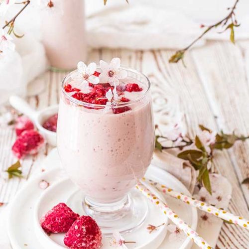 sernikowe smoothie z malinami i granatem