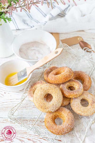 Quick Cinnamon Donuts quick cinnamon donuts