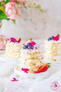 Mango jelly cake heart-shaped mini cakes for mother's day