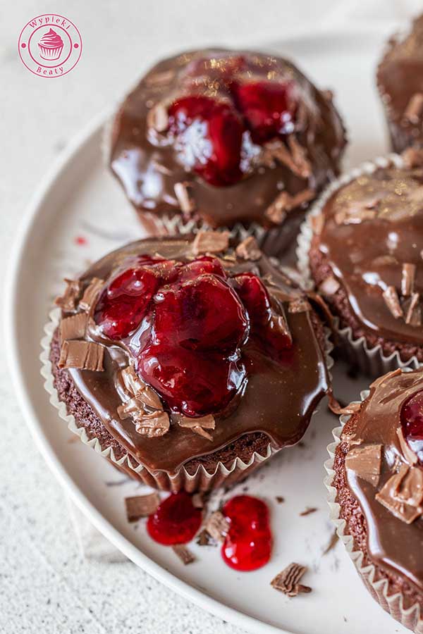 chocolate and cherry cupcakes