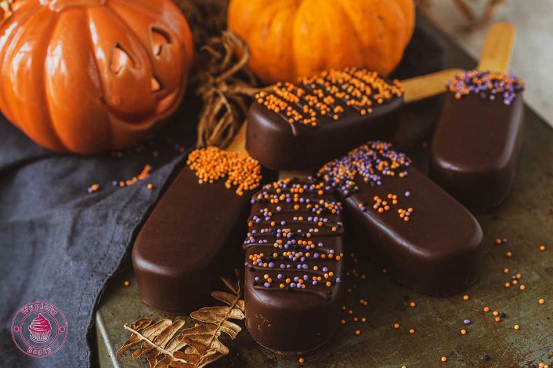 Halloweenowe cakesicles przepis Wypieki Beaty