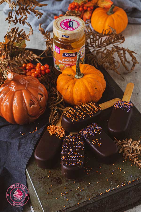 Halloweenowe cakesicles przepis Wypieki Beaty