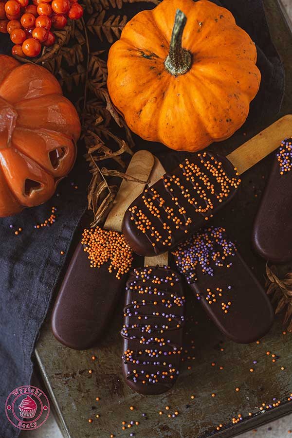 Halloweenowe cakesicles przepis Wypieki Beaty