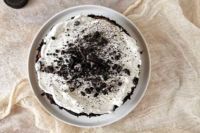 tarta czekoladowa z bitą śmietaną