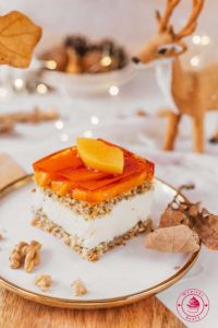 Pecan cake with maple syrup walnut bark cake