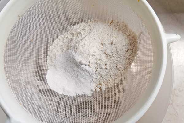 jak przygotować mąkę do biszkopta
