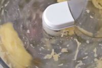 tarcie ziemniaków na babkę ziemniaczaną