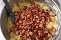 boczek i kiełbasa do babki ziemniaczanej