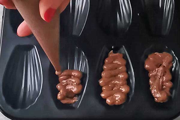ciasteczka magdalenki czekoladowe w foremce