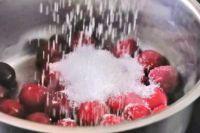 przygotowanie wiśni do żelki