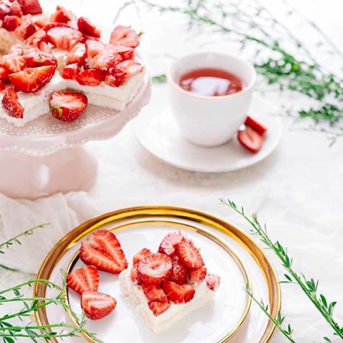 biszkopt z mascarpone i truskawkami